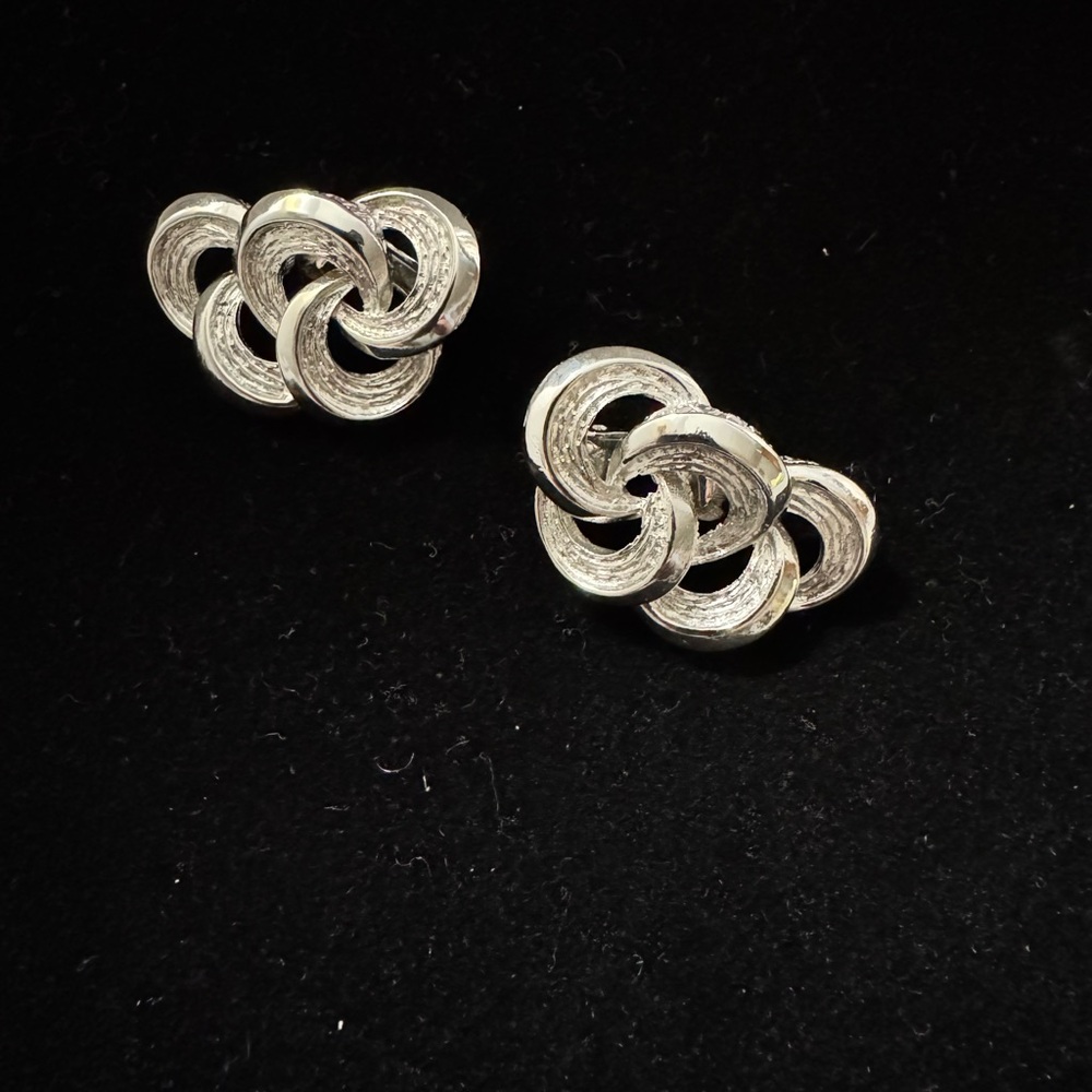 Vintage Signed Coro Silver Tone Knot Clip Earrings - Picture 1 of 2